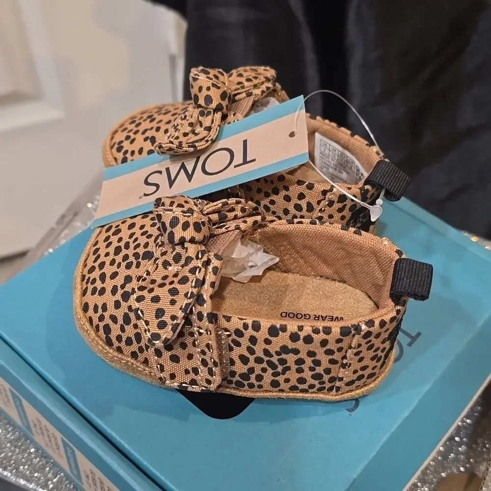Toms Layette Alpargata Cheetah  Print Crib Shoes‎